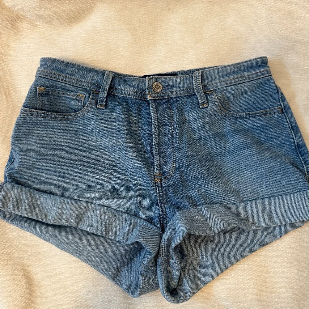 Hollister - Mom Shorts - Size 7/28